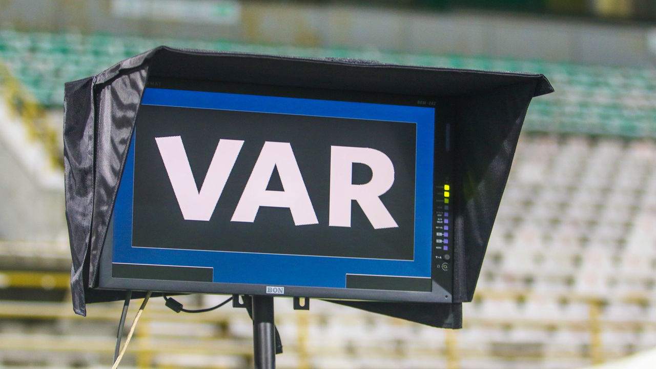 Impacto de Novas Regras e VAR nas Apostas Esportivas